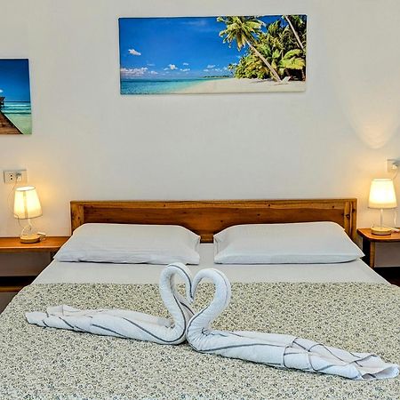 Astillo'S Guest Houses Moalboal Bagian luar foto