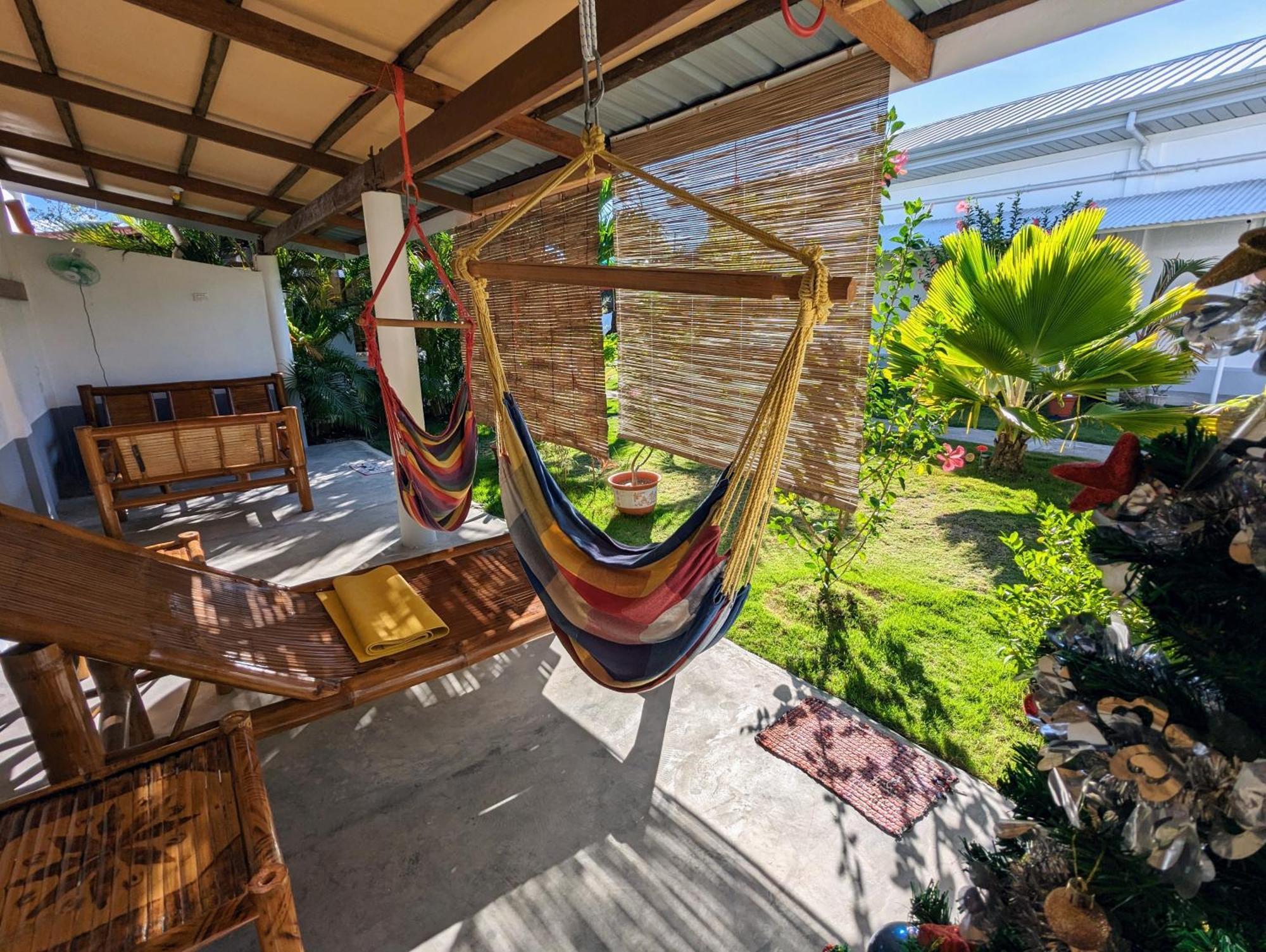 Astillo'S Guest Houses Moalboal Bagian luar foto