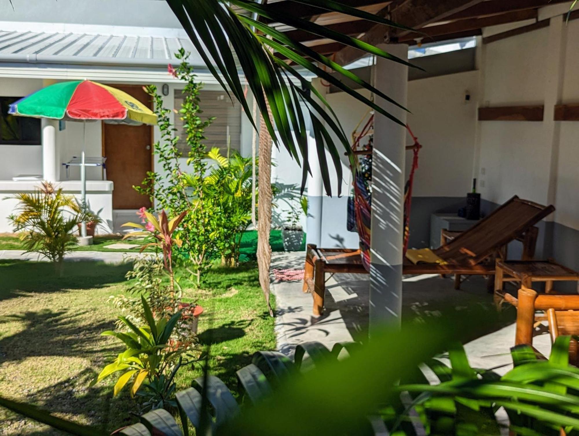 Astillo'S Guest Houses Moalboal Bagian luar foto