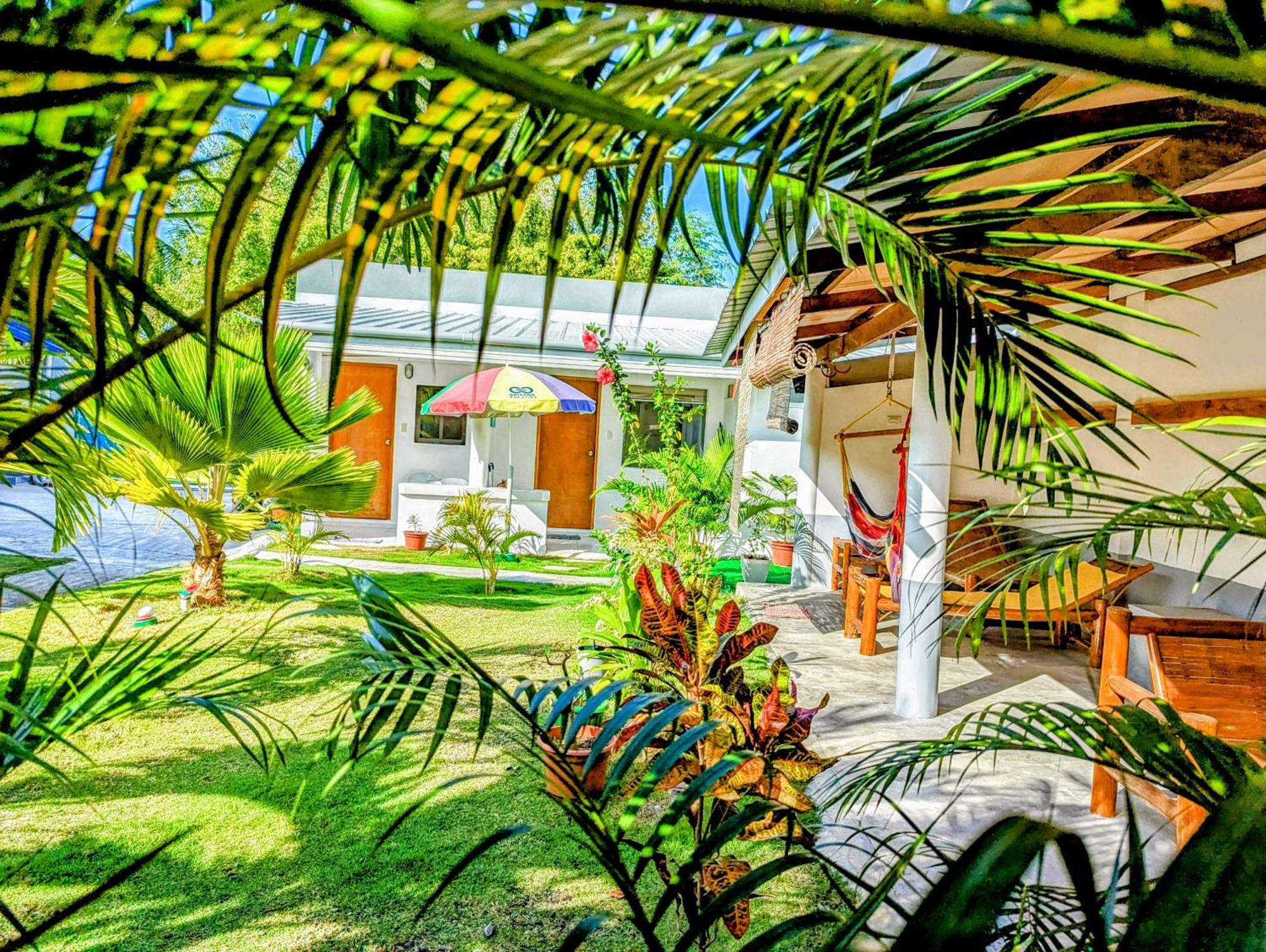 Astillo'S Guest Houses Moalboal Bagian luar foto