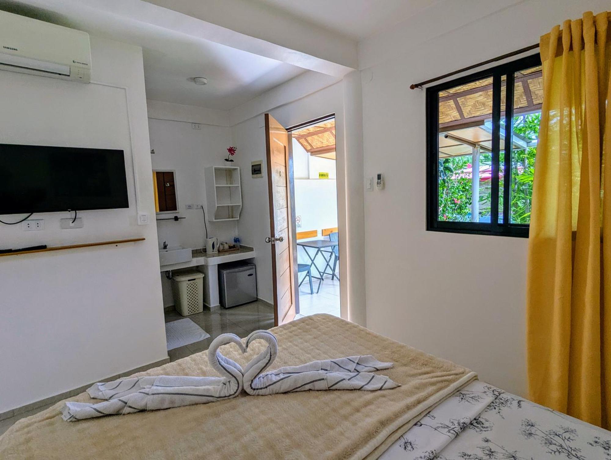 Astillo'S Guest Houses Moalboal Bagian luar foto
