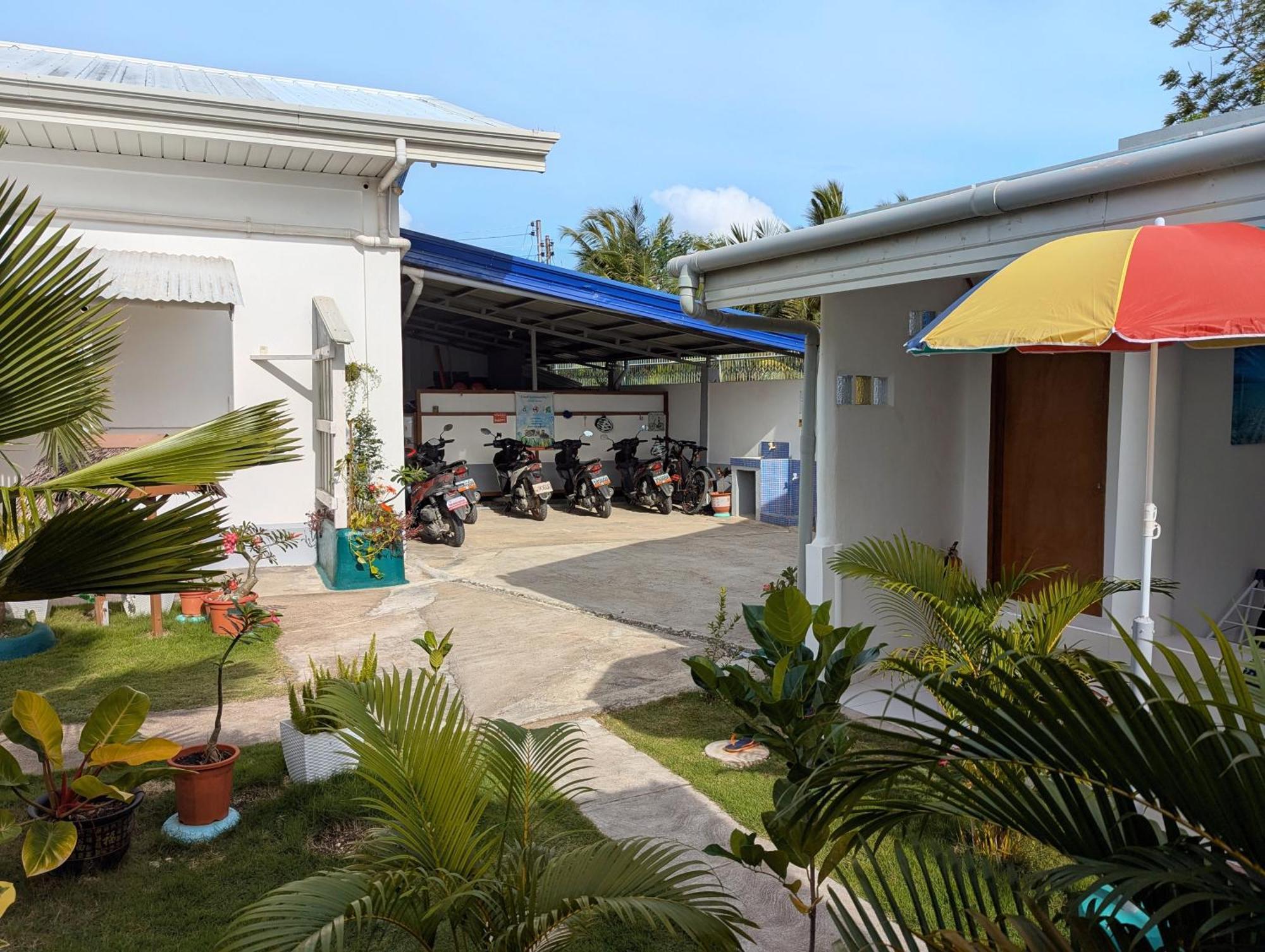 Astillo'S Guest Houses Moalboal Ruang foto