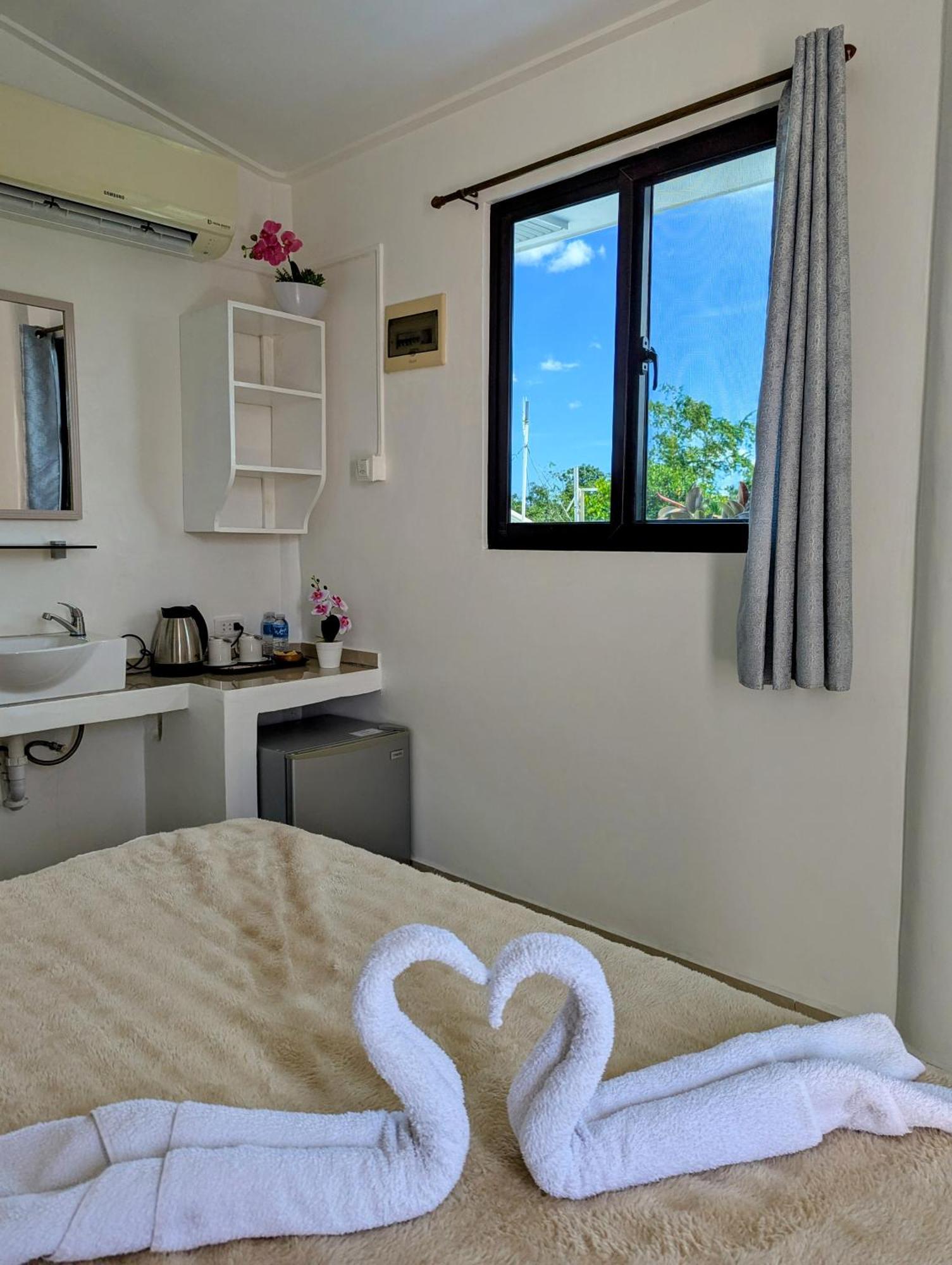 Astillo'S Guest Houses Moalboal Ruang foto