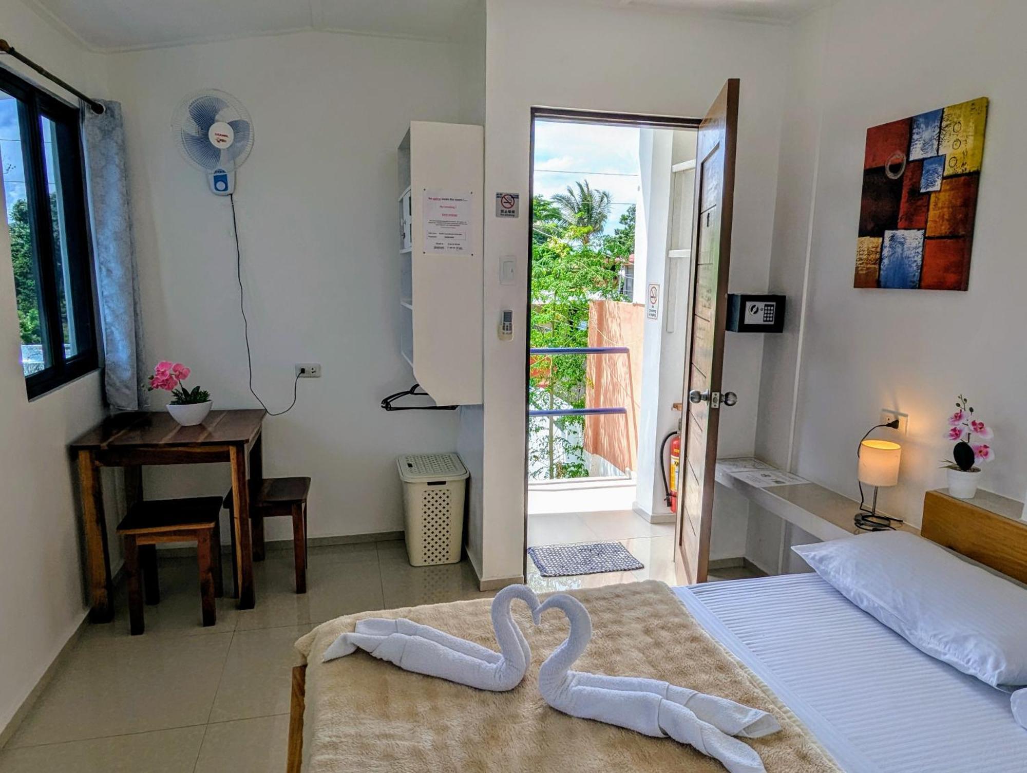 Astillo'S Guest Houses Moalboal Bagian luar foto